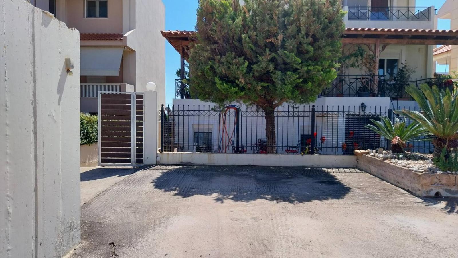 Ariadnis Apartment *